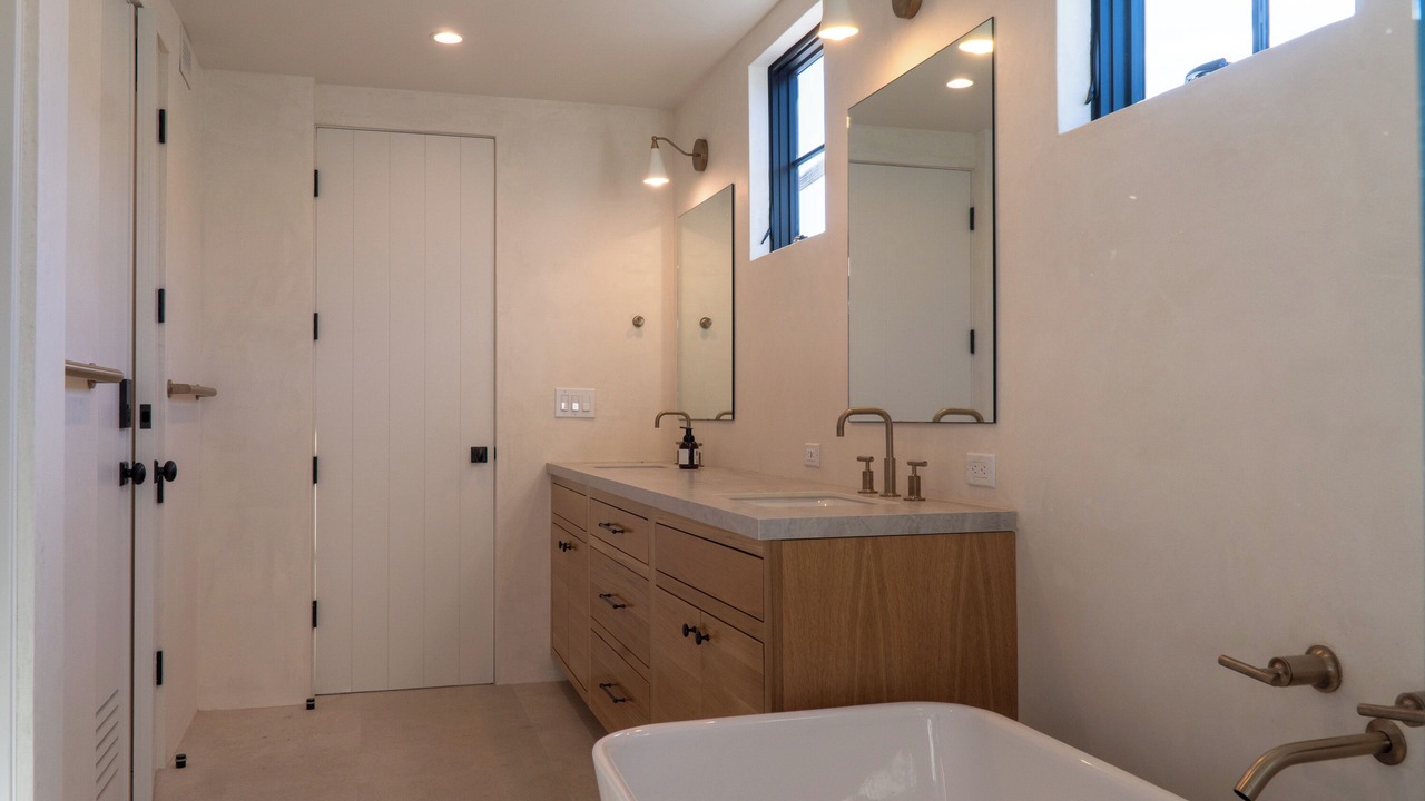 Photo of Bathroom in The Strand