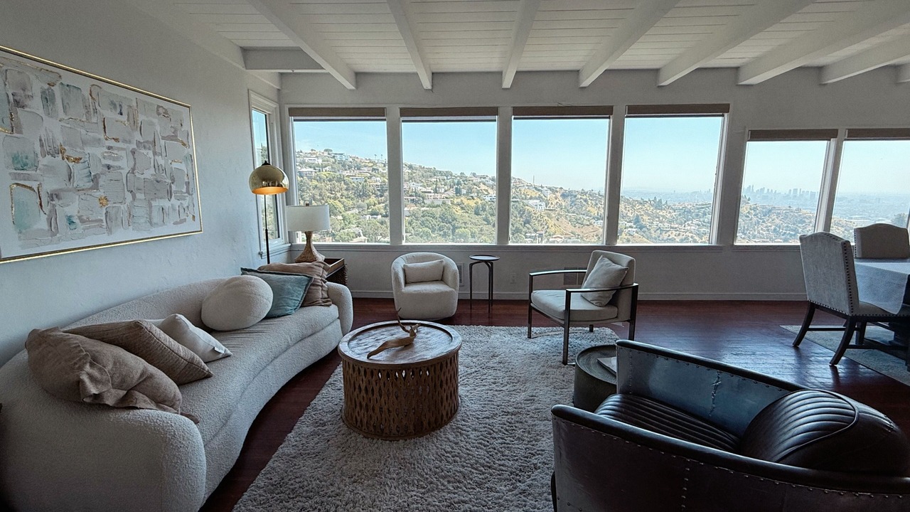 Photo of Livingroom in Hollywood Hills West