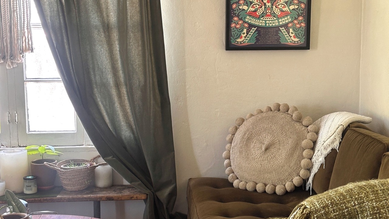 Photo of Livingroom in Mid-City