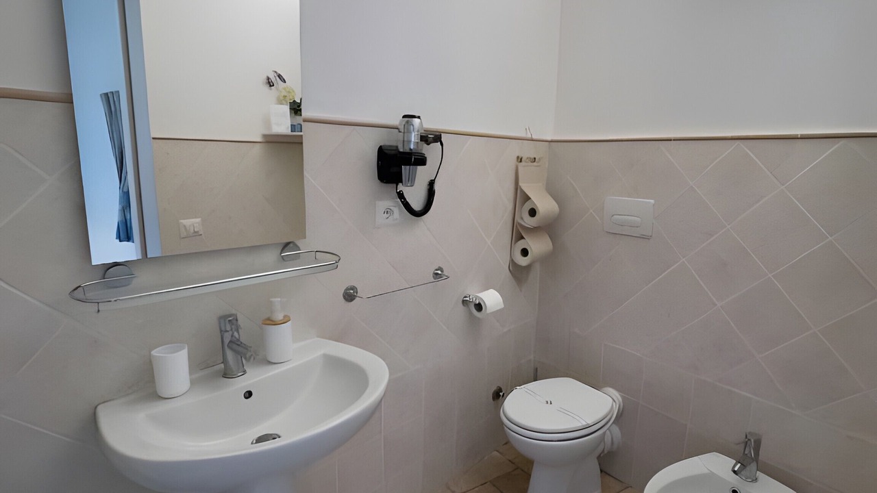 Photo of Bathroom in Sutri