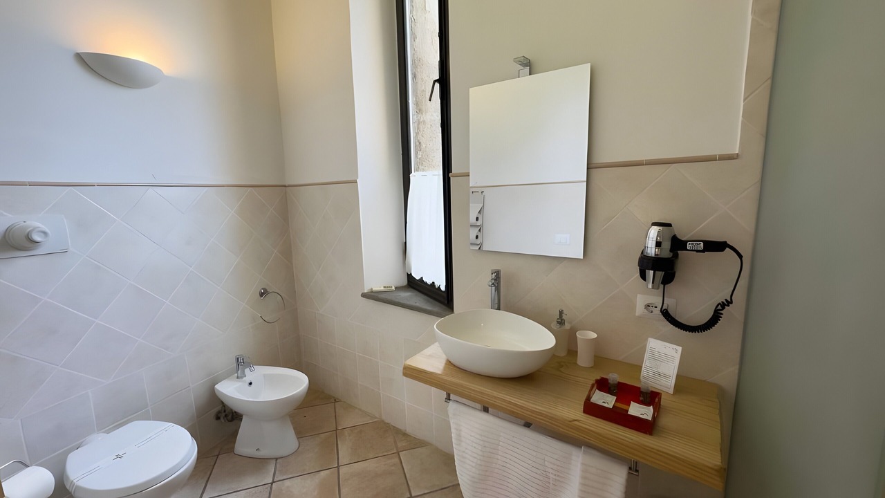 Photo of Bathroom in Sutri