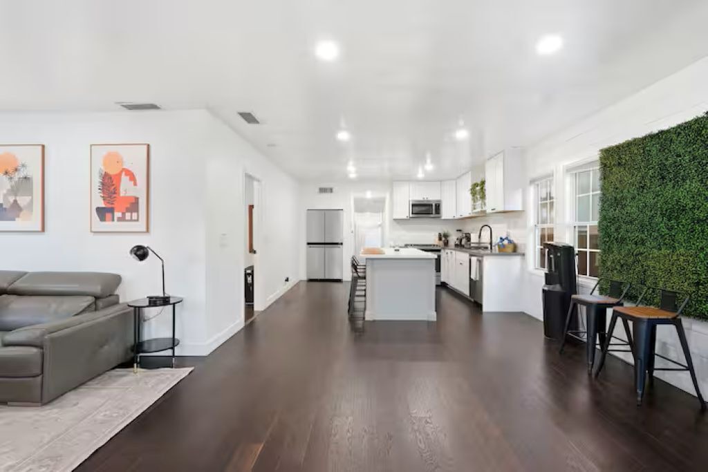 Photo of Livingroom in Hawthorne