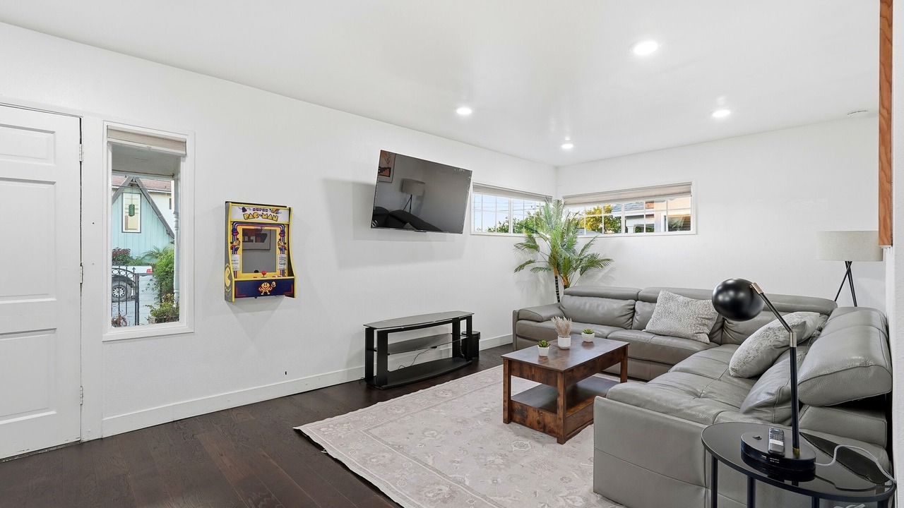 Photo of Livingroom in Hawthorne