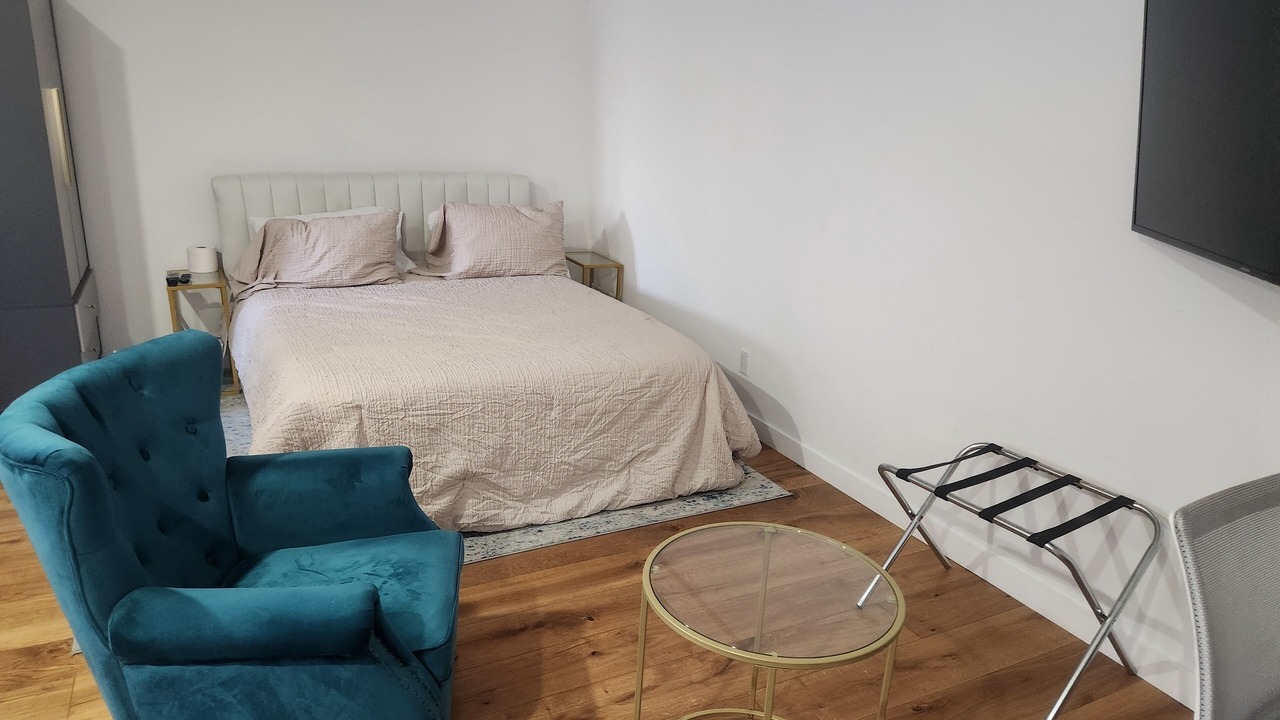 Photo of Bedroom in Pico - Robertson