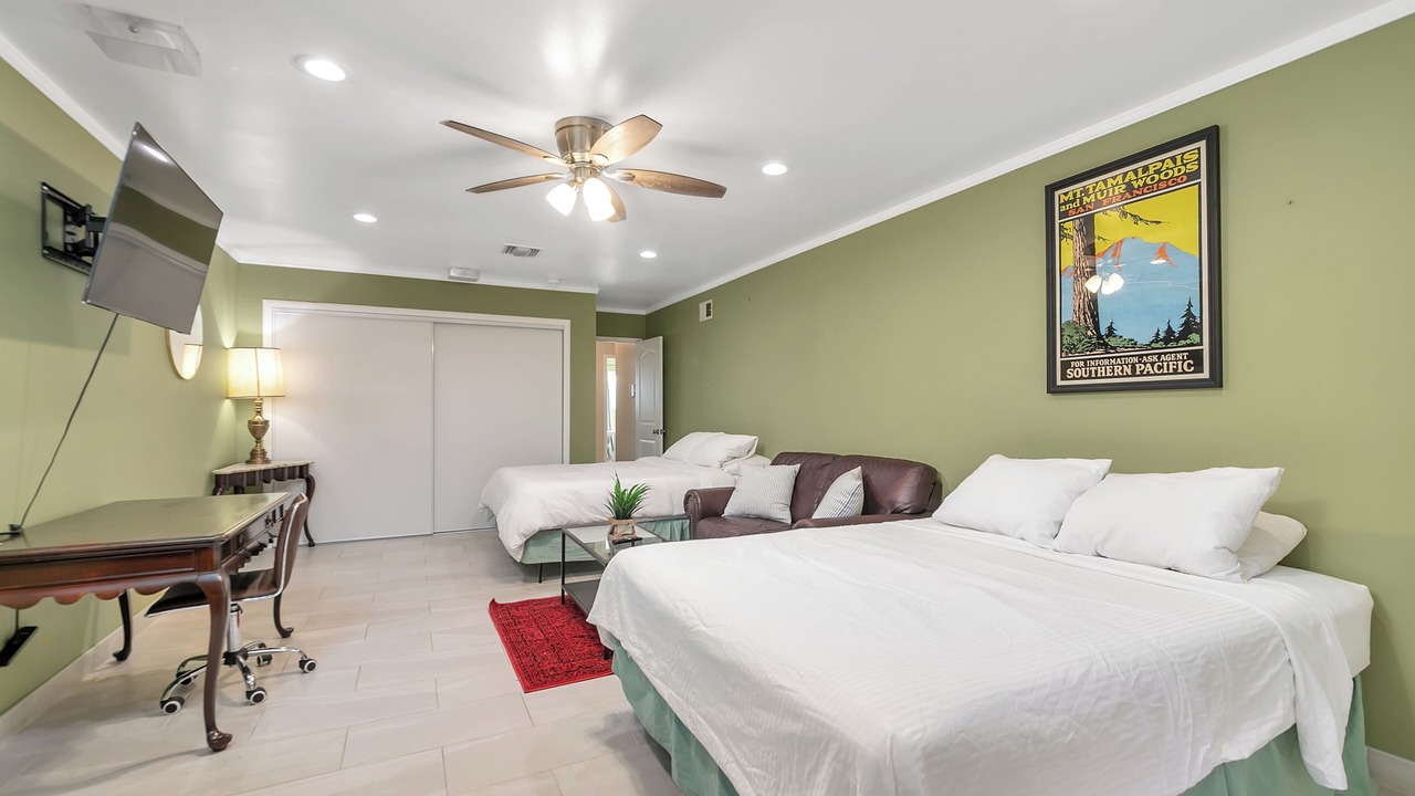 Photo of Bedroom in Harbor