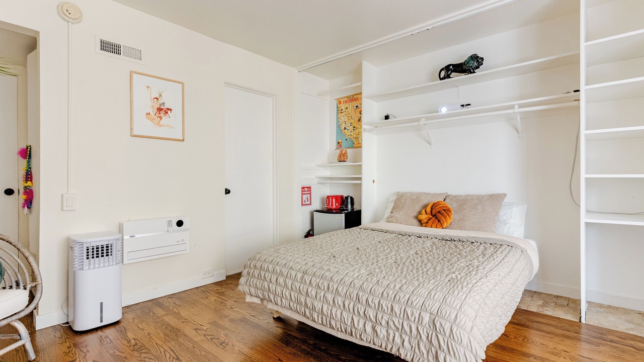 Photo of Bedroom in Inglewood