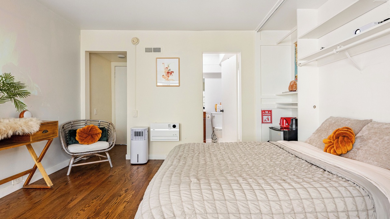 Photo of Bedroom in Inglewood