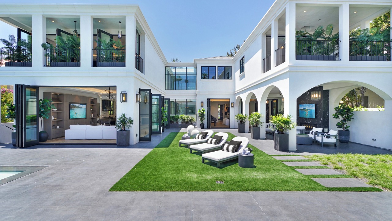 Photo of Others in Beverly Hills