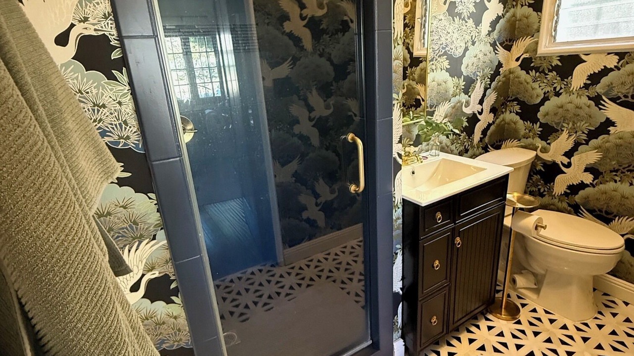 Photo of Bathroom in Greater Wilshire - Hancock Park