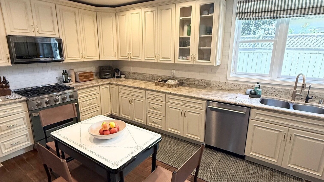 Photo of Kitchen in Greater Wilshire - Hancock Park