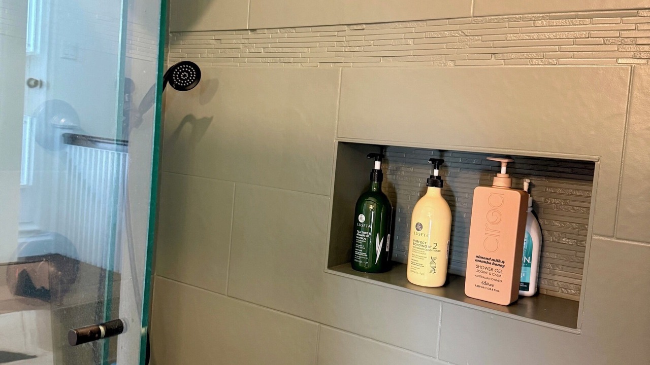 Photo of Bathroom in Greater Wilshire - Hancock Park