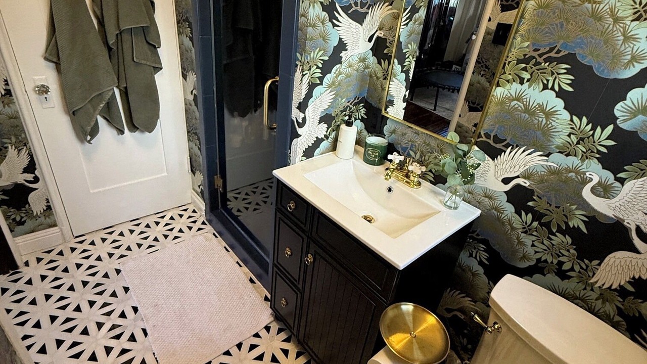 Photo of Bathroom in Greater Wilshire - Hancock Park