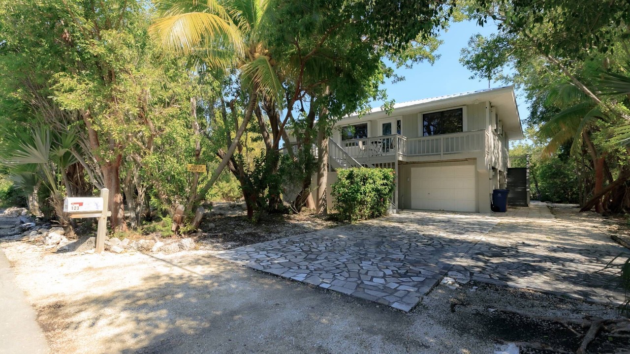 Photo of Bedroom in Breezeswept Beach Estates