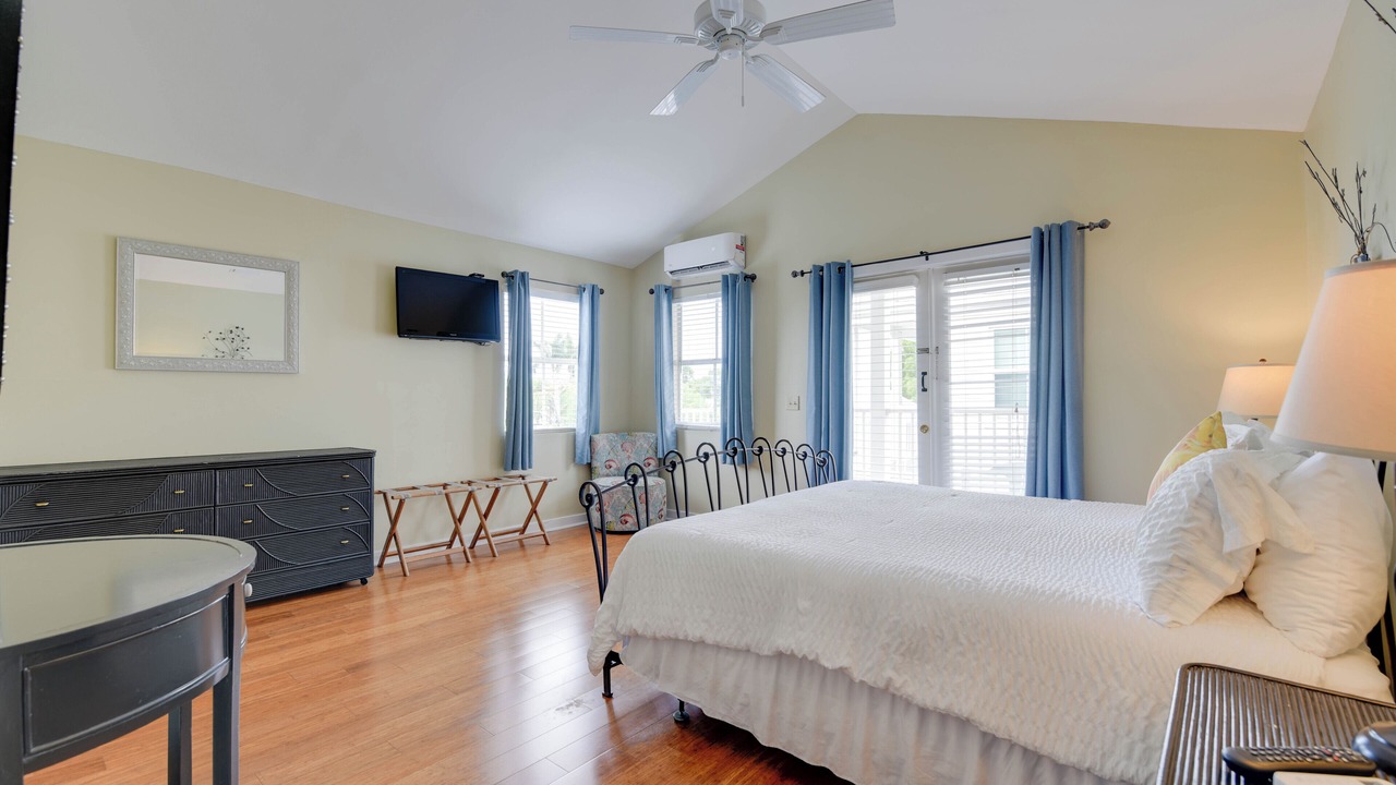 Photo of Bedroom in Uptown - Upper Duval