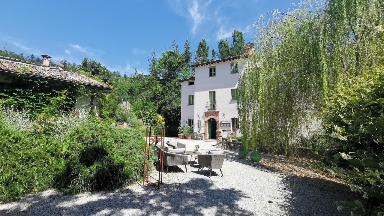 Photo of Others in Montone