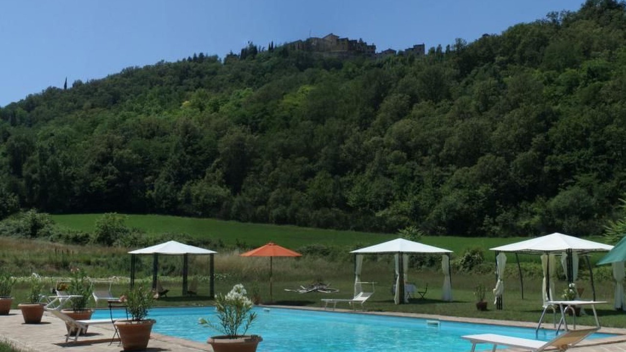 Photo of Others in Montone
