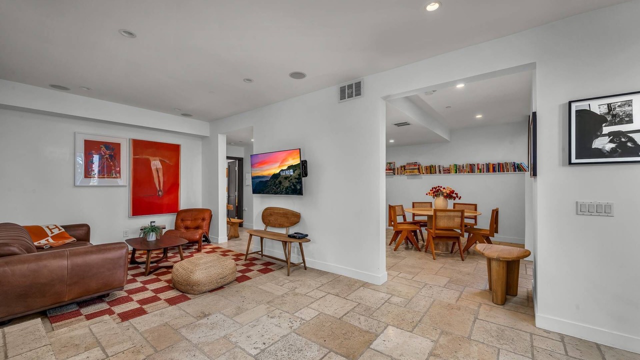 Photo of Others in Hollywood Hills West