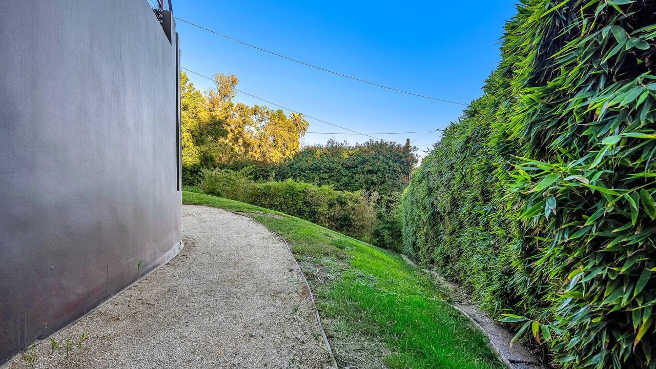 Photo of Outdoor in Hollywood Hills West
