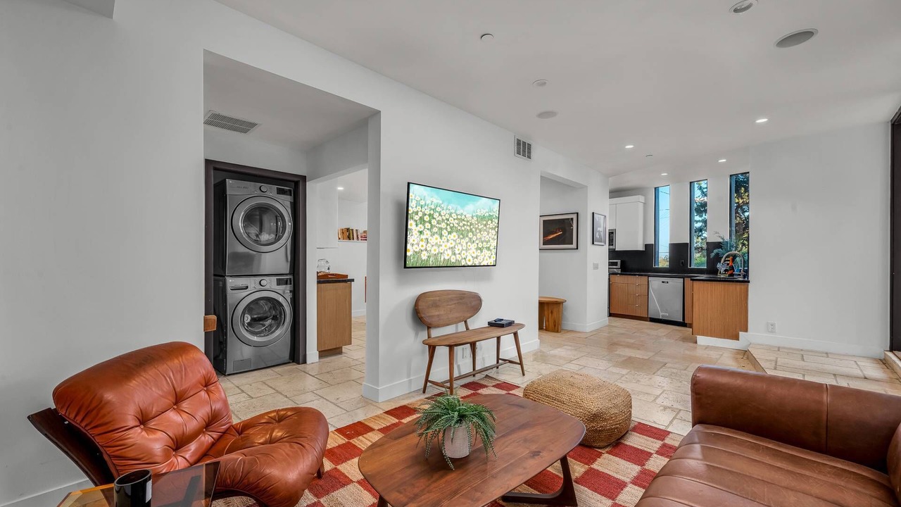 Photo of Others in Hollywood Hills West