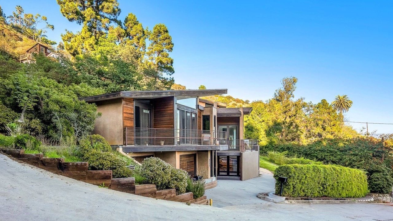 Photo of Outdoor in Hollywood Hills West