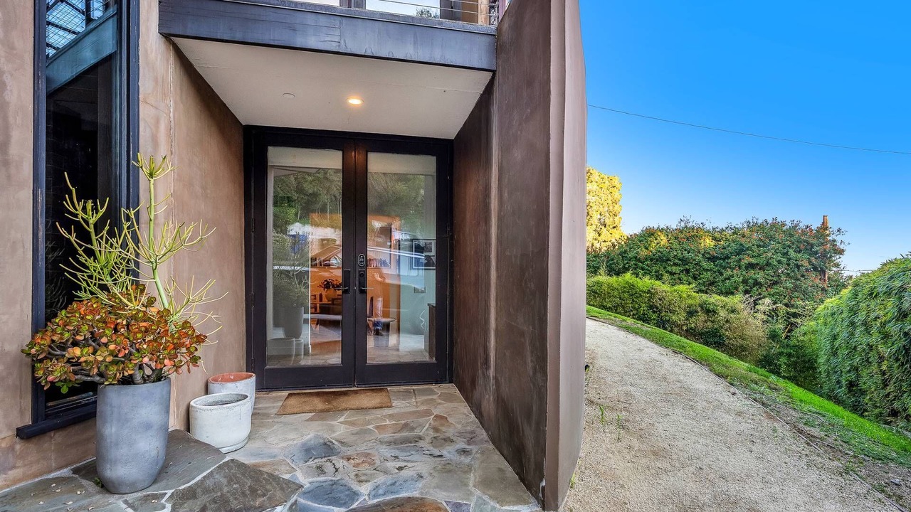 Photo of Others in Hollywood Hills West