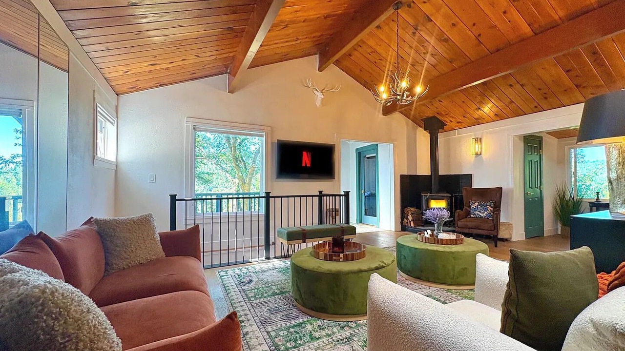 Photo of Livingroom in Cedarpines Park
