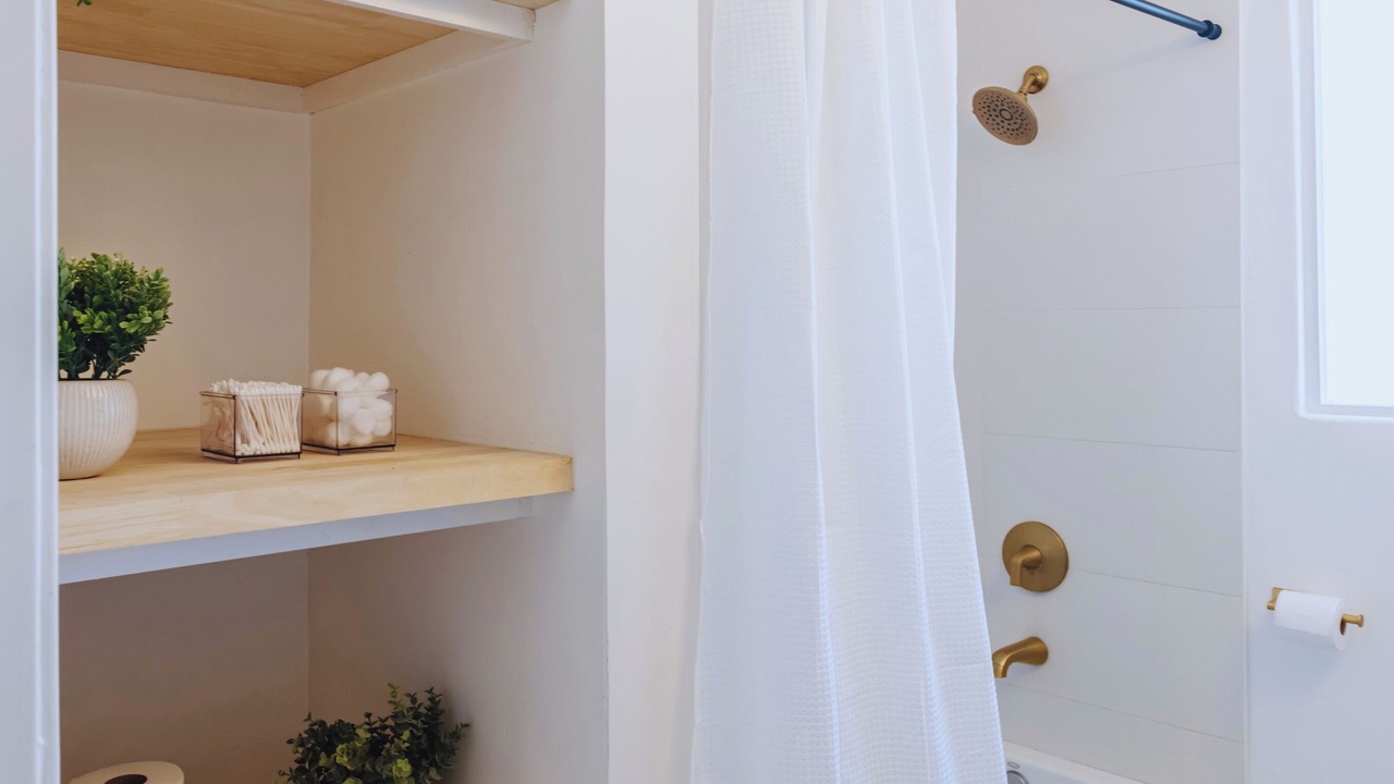 Photo of Bathroom in Lawndale
