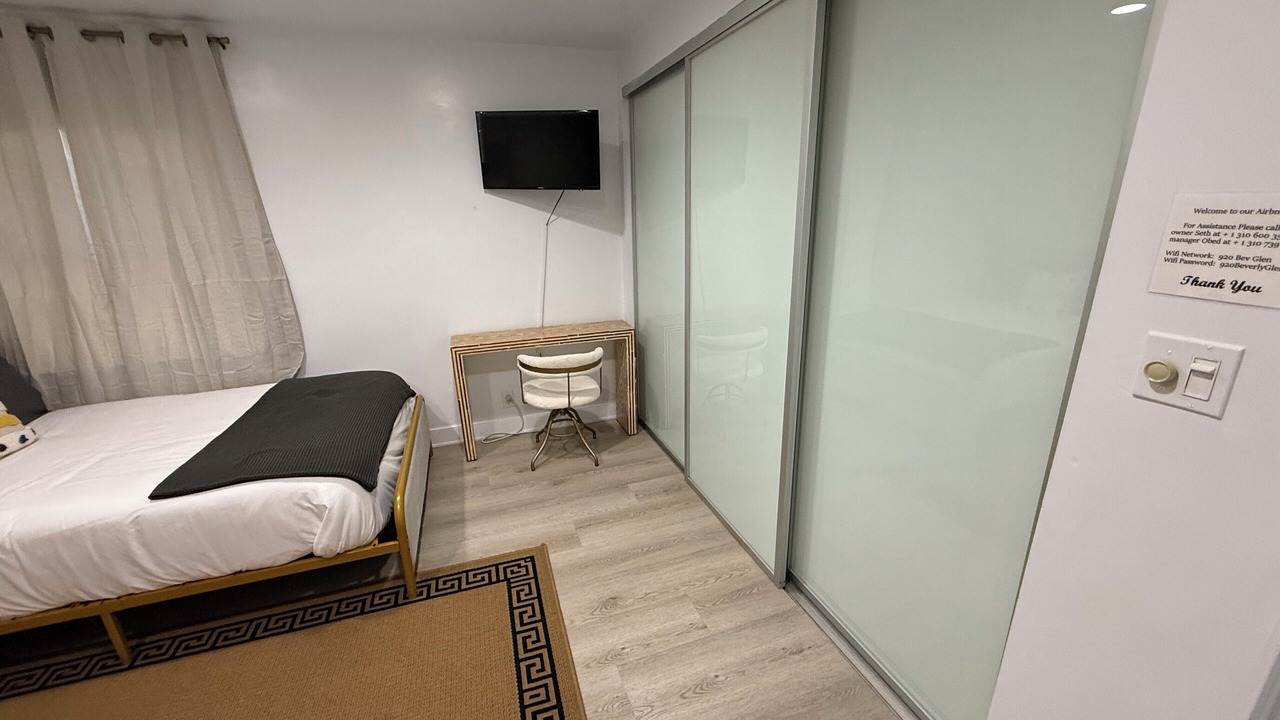 Photo of Bedroom in Beverly Glen