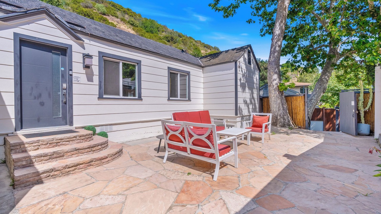 Photo of Patio Balcony in Beverly Glen