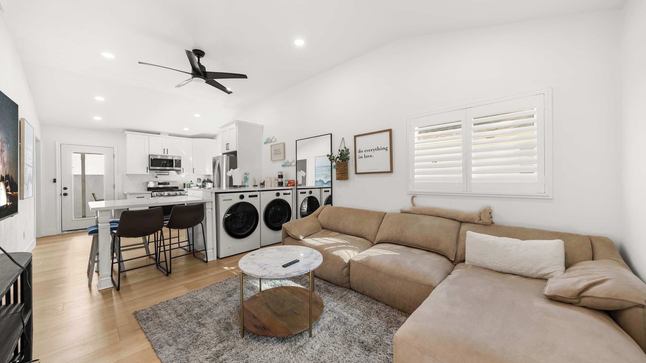 Photo of Livingroom in Compton