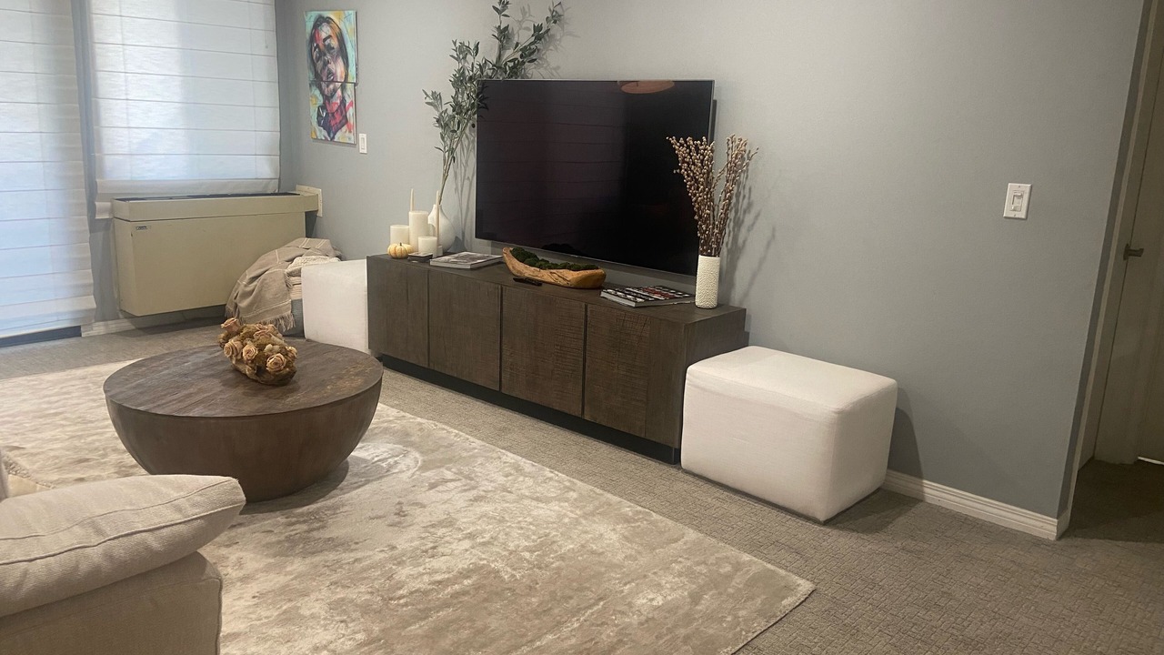 Photo of Livingroom in Pico-Union
