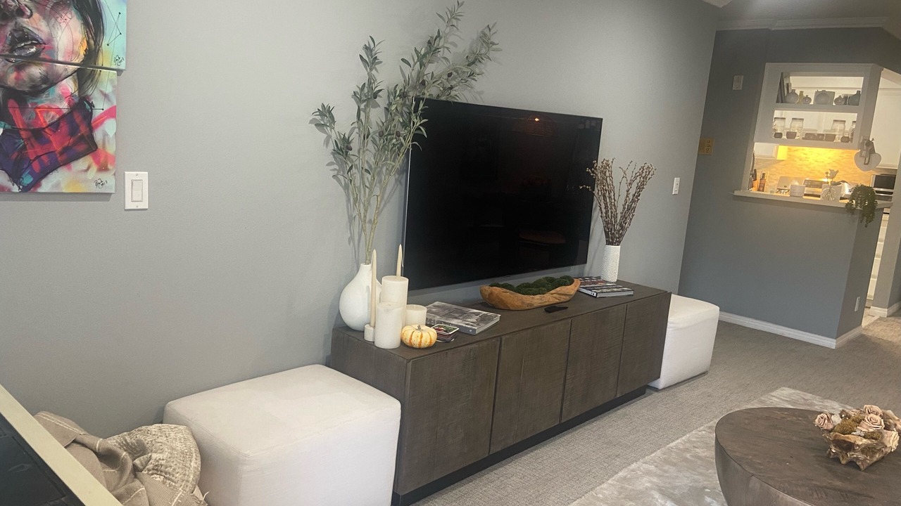 Photo of Livingroom in Pico-Union