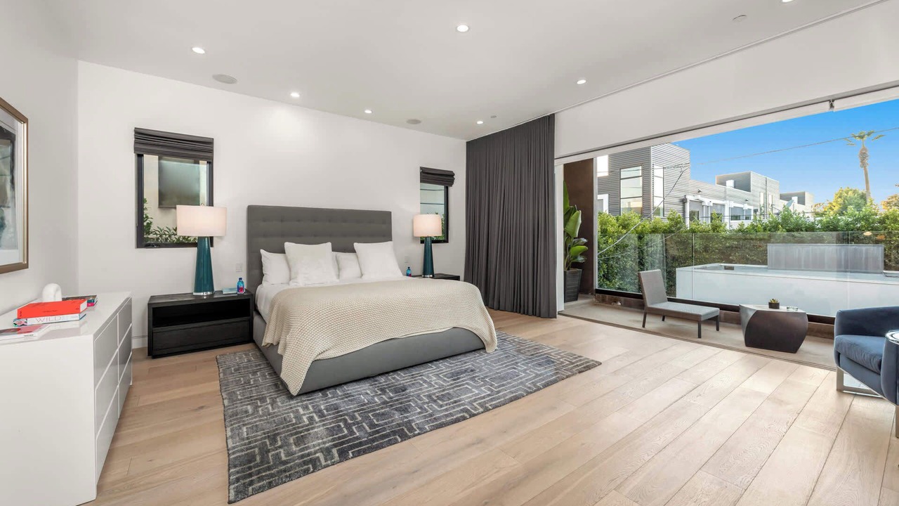 Photo of Bedroom in Beverly Grove