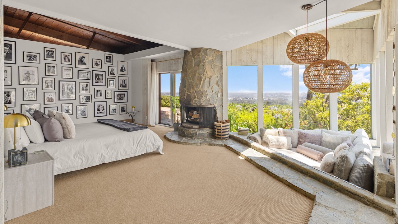 Photo of Bedroom in Beverly Glen