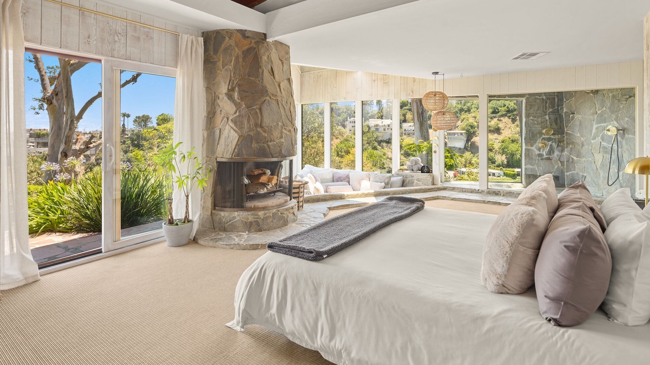 Photo of Bedroom in Beverly Glen