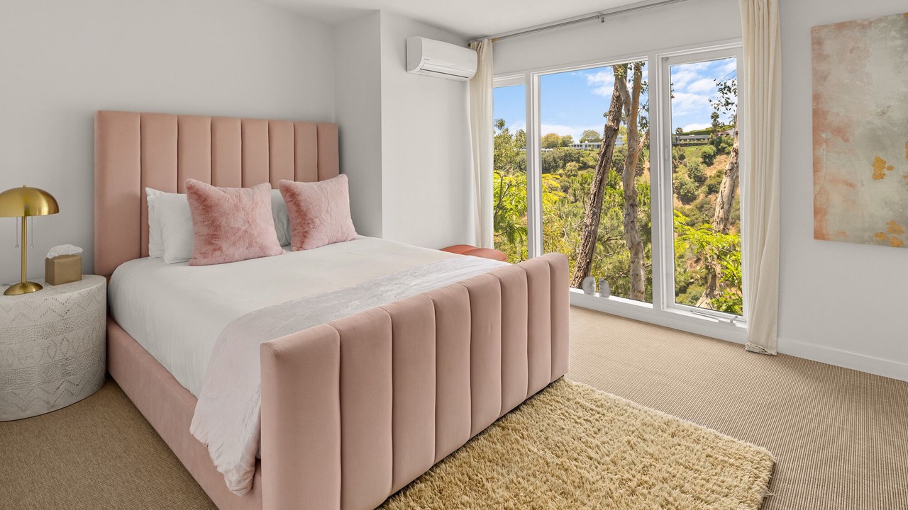 Photo of Bedroom in Beverly Glen