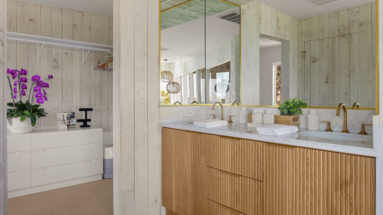 Photo of Bathroom in Beverly Glen
