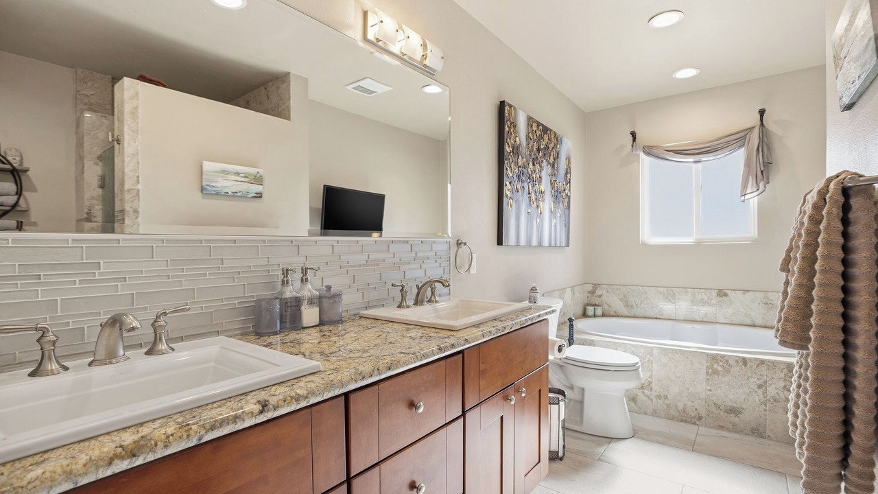 Photo of Bathroom in The Plaza