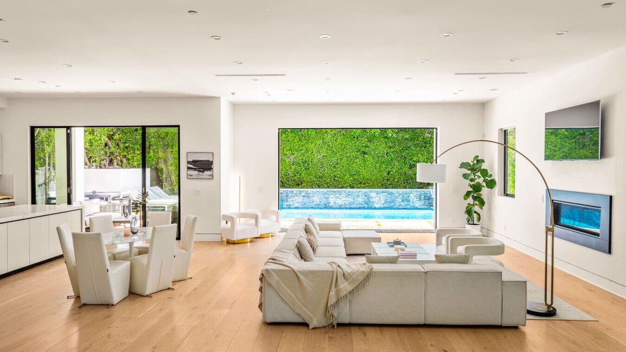 Photo of Livingroom in Mid City