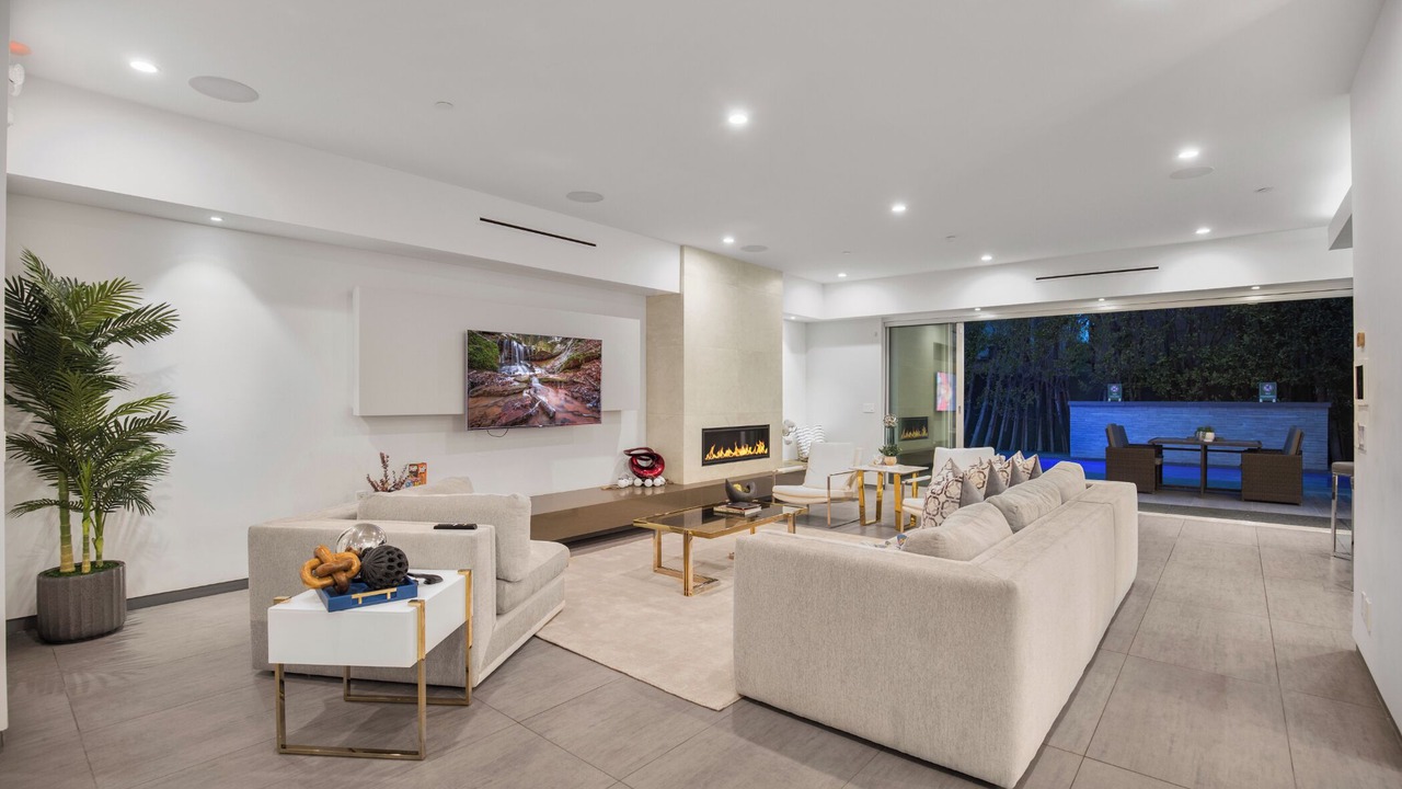 Photo of Livingroom in Beverly Grove