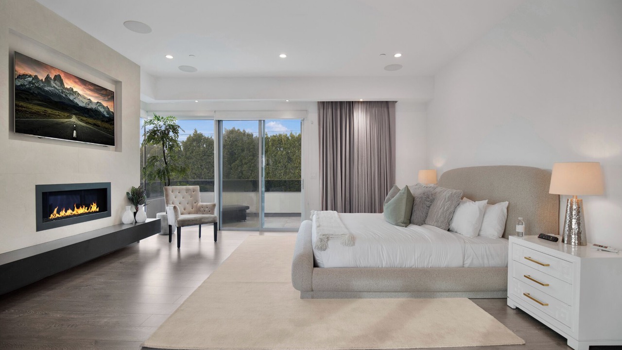 Photo of Bedroom in Beverly Grove