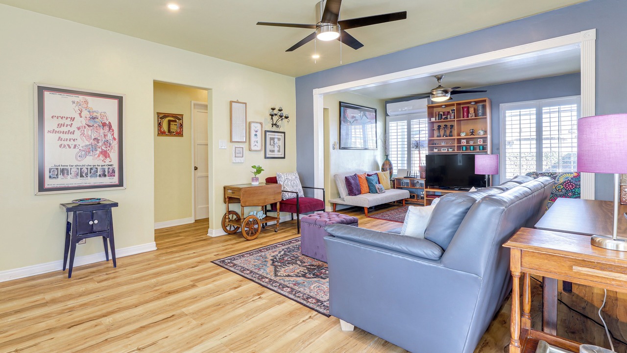 Photo of Livingroom in Compton