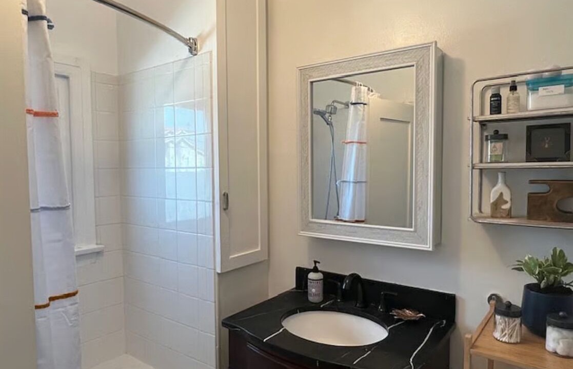 Photo of Bathroom in Carthay Circle