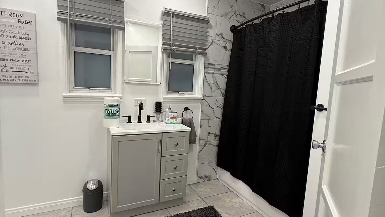 Photo of Bathroom in Los Angeles