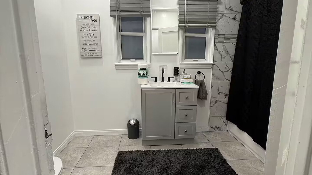 Photo of Bathroom in Los Angeles