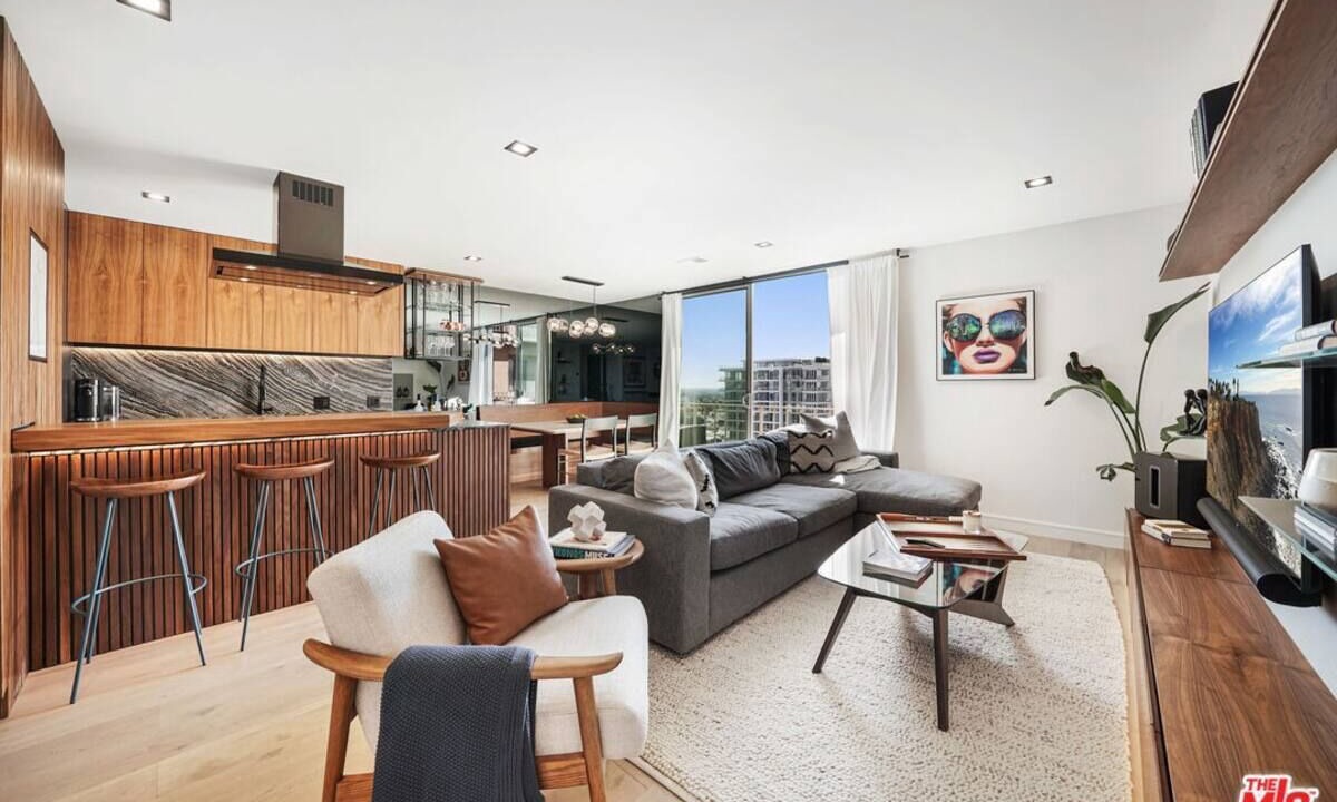 Photo of Livingroom in Beverly Grove