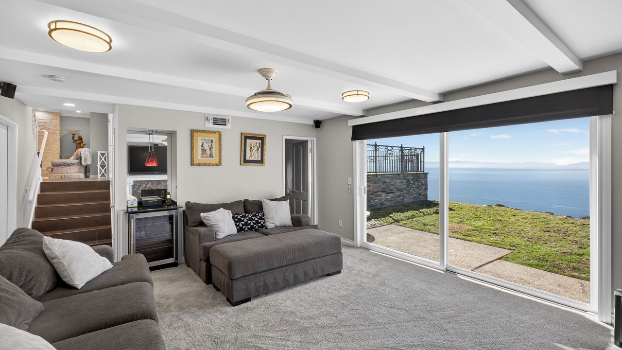 Photo of Livingroom in Rancho Palos Verdes