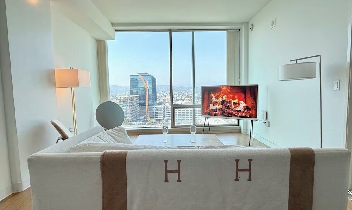Photo of Livingroom in Wilshire Center
