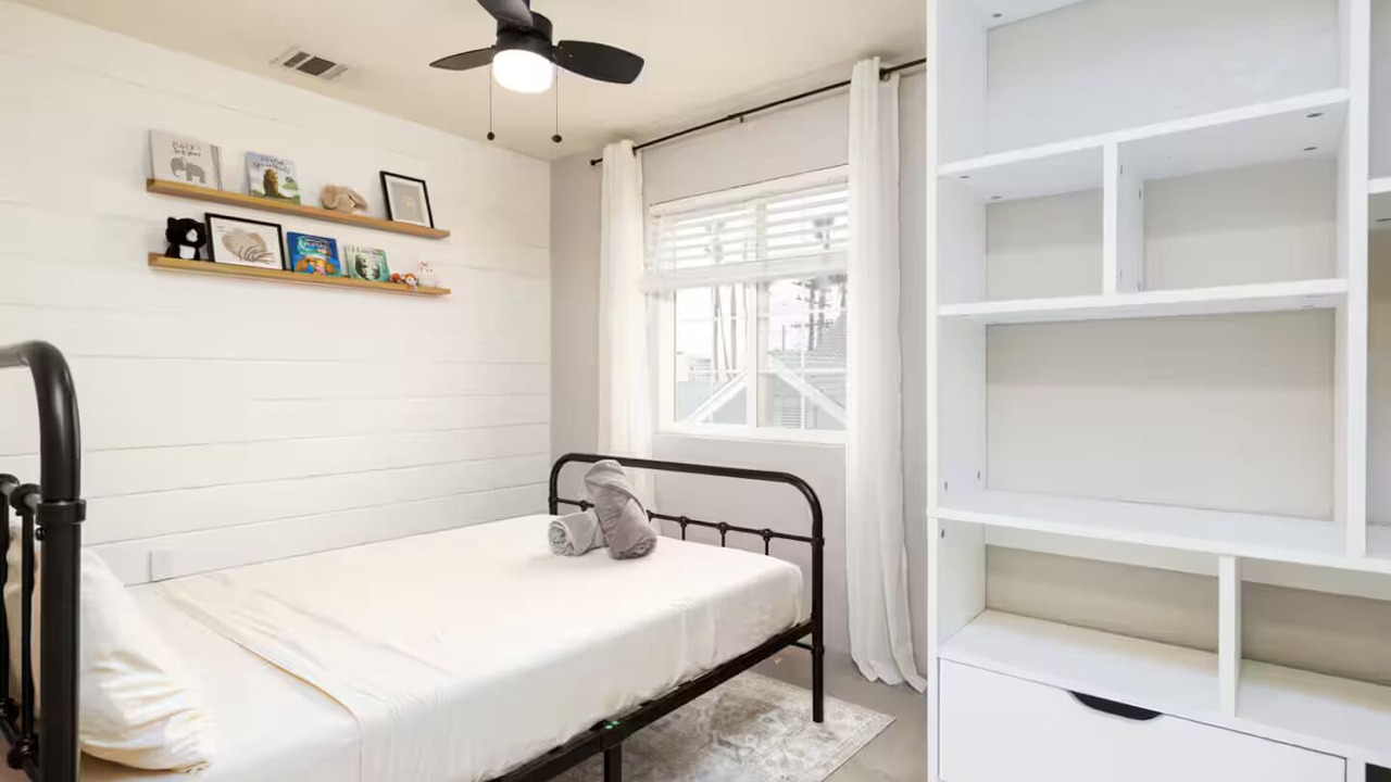 Photo of Bedroom in Little Armenia