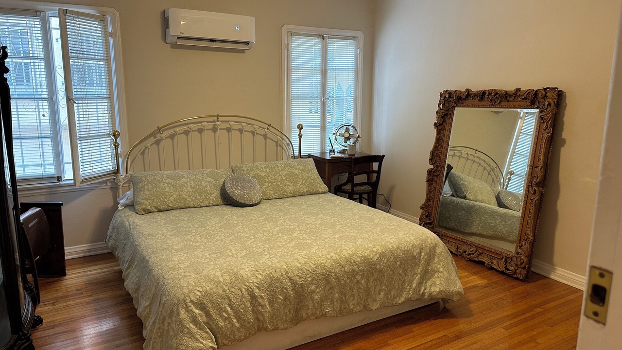 Photo of Bedroom in Carthay Circle